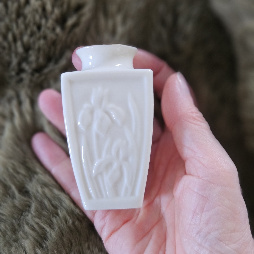 PRICE DROP! Lenox Ceramic Vase